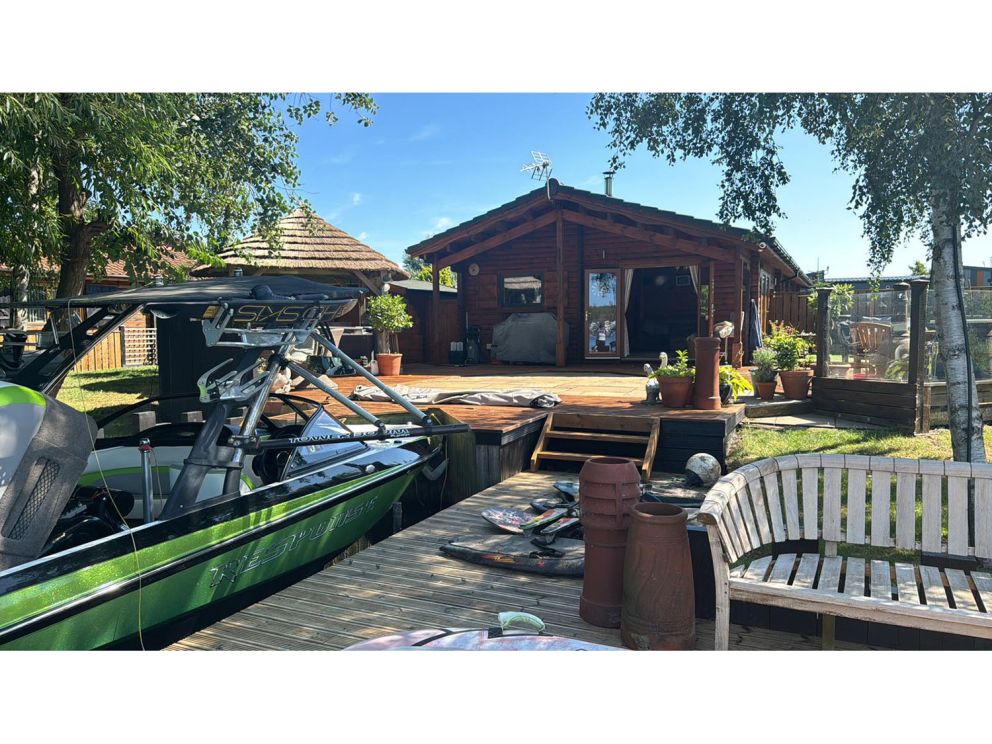 6 Merlin Point, Tattershall Lakes Country Park
