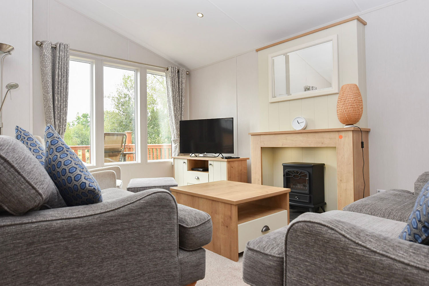 Unity Roebeck Spc 2 bedroom lodge for sale at Roebeck Country Park, Isle of Wight - Just ...